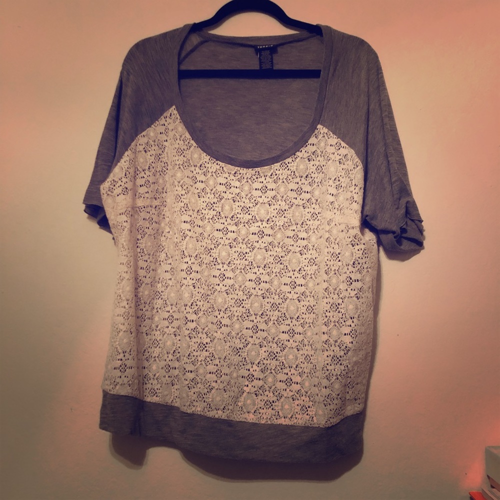 Short sleeve with lace at front